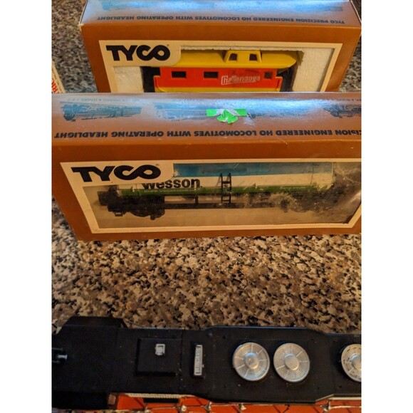 Vintage Tyco Trains lot of 7 Amtrak Baby Ruth Wesson In and Out of Box Condition - Picture 6 of 15